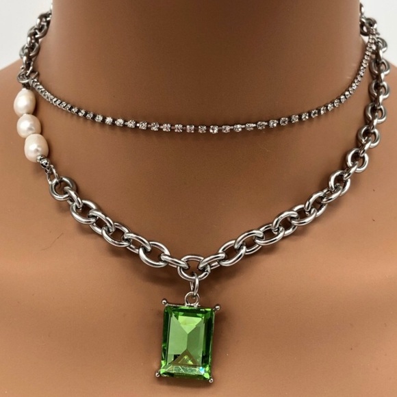 Jewelry - Green Rhinestone Pearl Chain Necklae